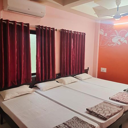 Bandekar Home Stay Mālvan Extérieur photo